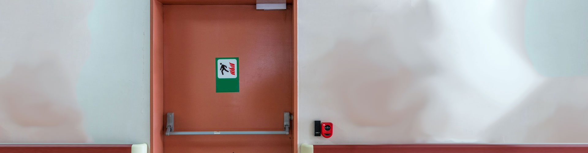 Requisitos para cumplir con la normativa de puertas cortafuegos
