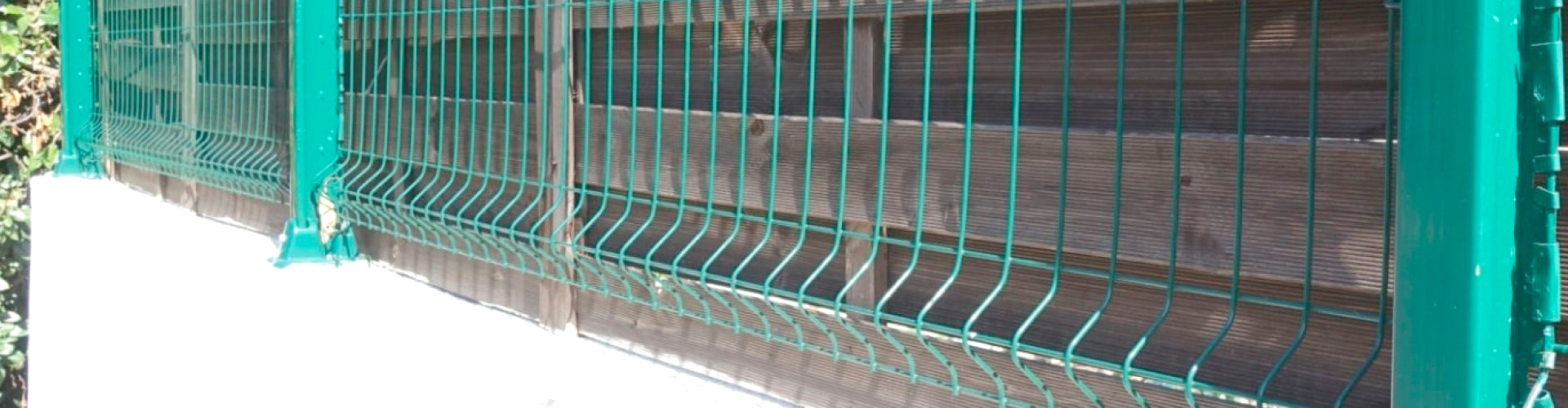 Cómo colocar una valla metálica sobre un muro: Lo que debes saber
